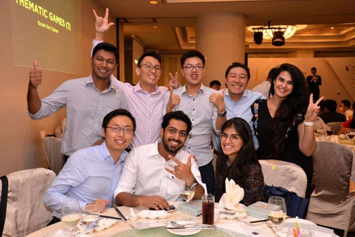 Lee Wee Teck (back row, 2nd from left) with MITB classmates at the MITB 10th Anniversary Dinner in 2017.